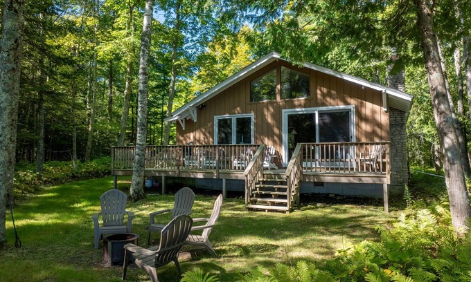 Sturgeon Bay Cottage | Beautiful Lake Michigan Retreat with Scenic Shoreline Access