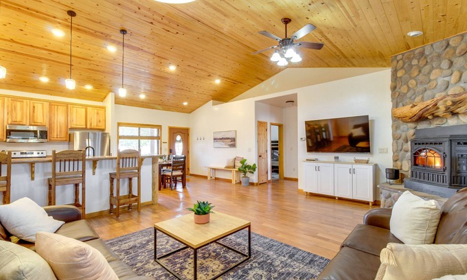 Show Low Cabin | Top-Rated Pet-Friendly Show Low Cabin with Fenced Yard
