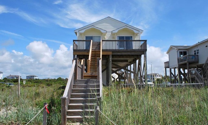 Holden Beach House | Cozy Anchors Away Oceanfront Hotel with Pet-Friendly Amenities