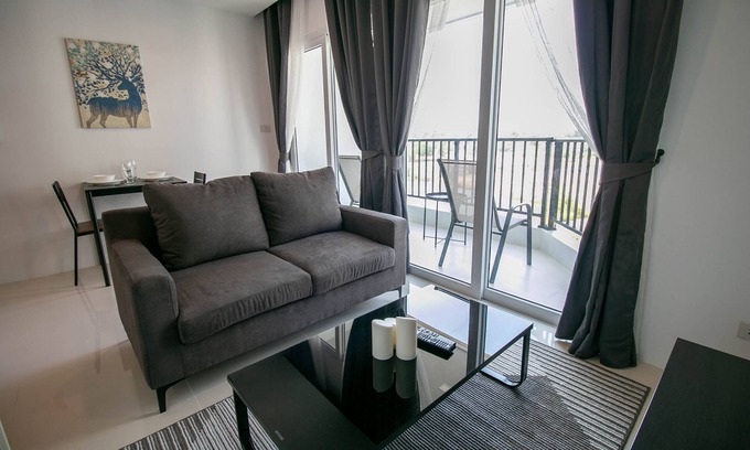 Kram Condo | Family-Friendly Mantra Beach Condo with Pool and Breakfast