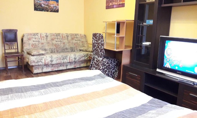 Dzerzhyns'kyi District Apartment | Cozy 1-Bedroom Ahsarova Apartment for Up to 4 Guests