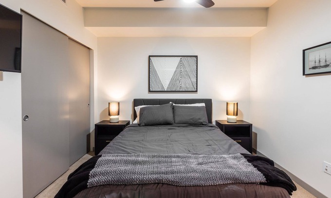 West End House | 1 bdrm modern, Pool, Gym, Minutes to Downtown, Trails, & Stadium