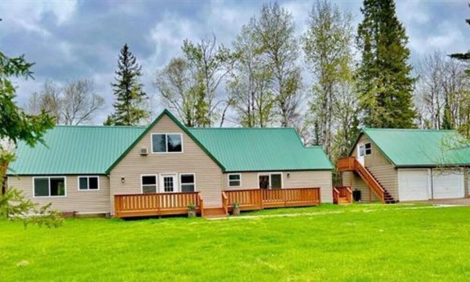 Barnum House | 1 Bdrm1 Ba Close to Duluth, Black Bear Casino, Spirit Mt & ATV/Snowmobile Trails