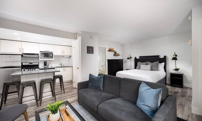 The Blue Mountains Condo | Inviting Blue Mountain Studio Loft with Oceanfront Amenities