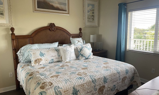 St. Petersburg - Clearwater Condo | Waterfront 1 Bed Condo with Pool and Perfect Guest Rating