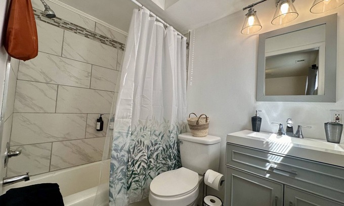 Livingston Park Apartment | Comfortable 1 Bed Apartment Near Hospitals & Sports Venues