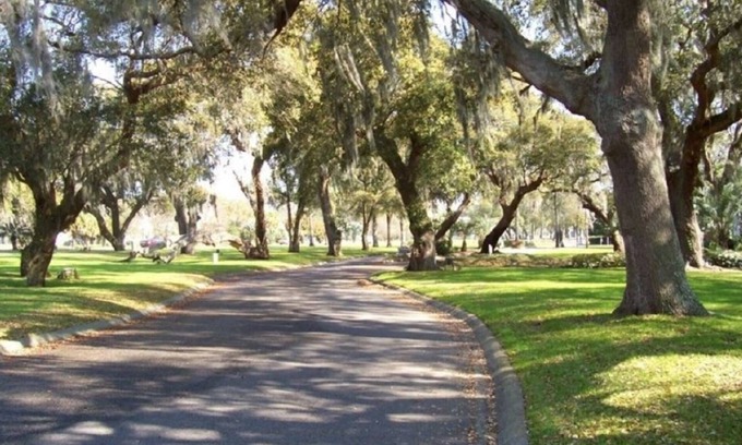 North Litchfield Beach Condo | Renovated Lake-View End Unit at Litchfield by the Sea