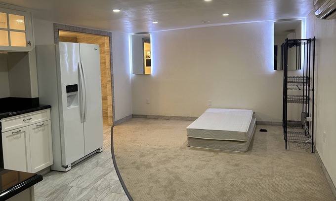 Peoria House | 1 BED 1 BATH