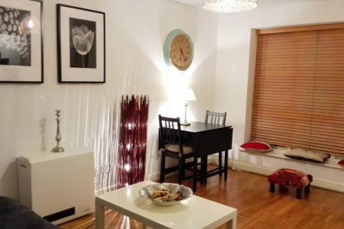 Island Gardens Apartment | Cozy 1 Bed Apartment at Mill Quay, Canary Wharf