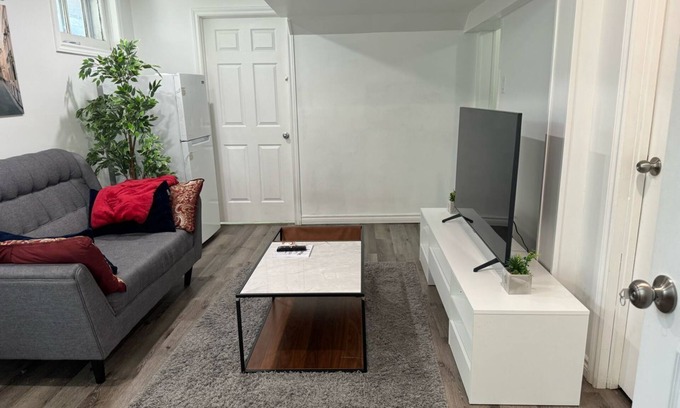 Sydney Apartment | Cozy Haven: Your Downtown Sydney Retreat with Spa & Kitchen