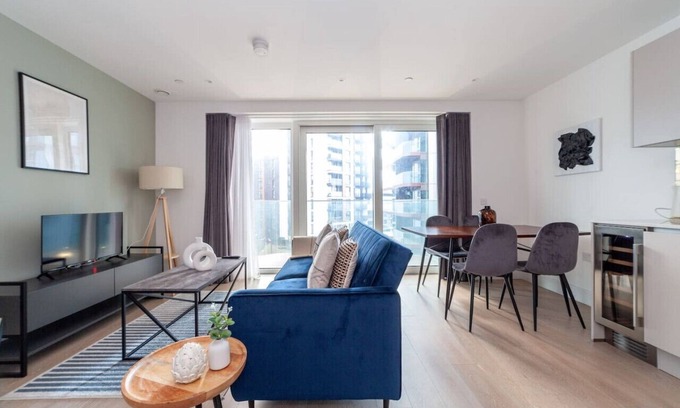 Woolwich Riverside Apartment | Discover The Woolwich Collection: Family-Friendly Getaway
