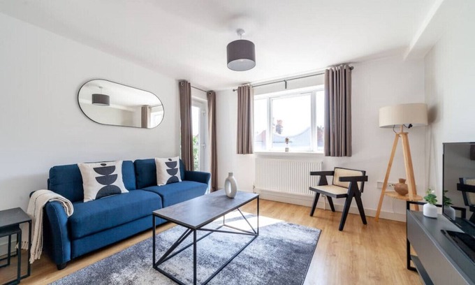 Abbey Apartment | Experience The South Wimbledon Collection with Spa & Breakfast