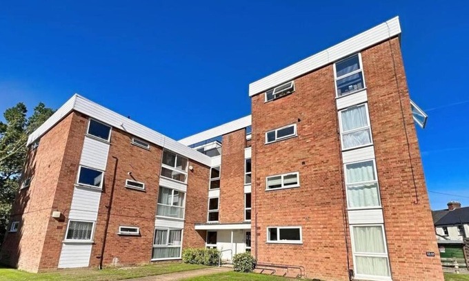 Highlands Apartment | Inviting 1-Bed Apartment in Enfield with Breakfast Included