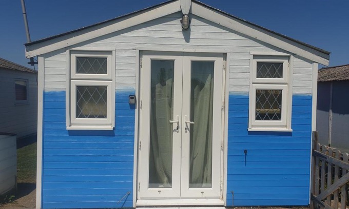 Warden Ski Chalet | Family-Friendly Pips Chalet on Isle of Sheppey with Great Reviews