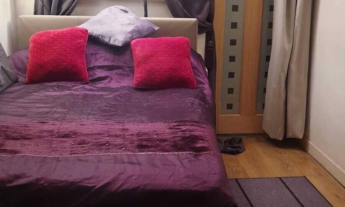 St. Andrew's House | Cozy Apartment with Convenient Transport and Family Amenities