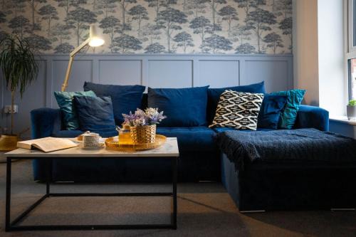 Castle Apartment | Cozy 1 Bed House with Free WiFi and Parking for Everyone