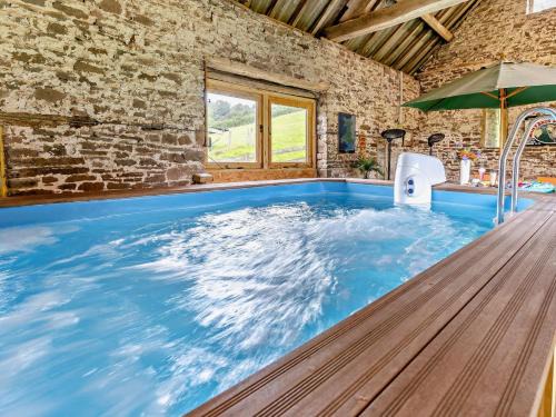 Abergavenny House | Cozy 1 Bed in Abergavenny with Pool & Pet-Friendly Perks