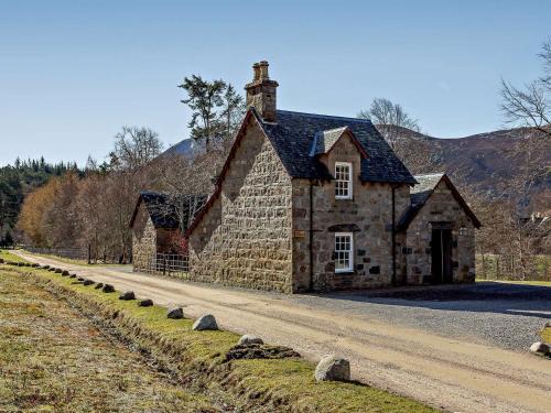 Alness House | Comfortable 1 Bed in Alness with Pet-Friendly Amenities