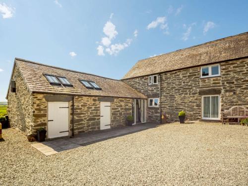 Cwmtirmynach House | Cozy 4-Star Retreat with Hot Tub in Bala - Perfect Stay