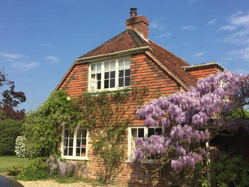 New Forest District House | Pet-Friendly Retreat: 1 Bed in Beaulieu, Rated 10/10