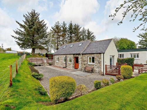 Marybank House | Cozy 1 Bed Retreat in Beauly - Family & Wheelchair Friendly