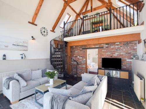 Bideford House | Cozy 1 Bed Retreat in Bideford with Hot Tub & Pet Friendly