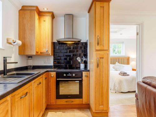 Totnes House | Cozy 1 Bed Retreat in Bigbury-on-Sea - Pet Friendly Stay