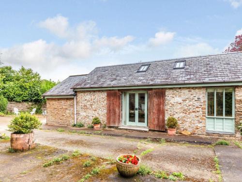 Totnes House | Comfortable 1 Bed Stay in Bigbury-on-Sea - Pet Friendly
