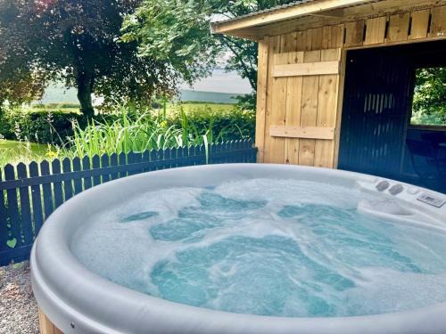 Builth Wells House | Cozy 1-Bedroom Retreat in Builth Wells with Hot Tub
