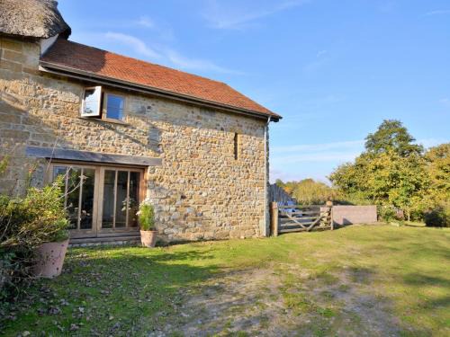 Bridport House | Cozy 1 Bed Retreat in Charmouth with Hot Tub & Pet Friendly