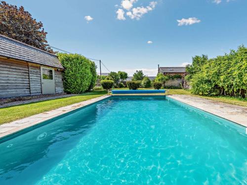 Chichester House | Cozy 1 Bed Retreat in Chichester with Pool Amenities