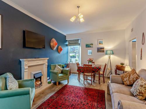 Cullen House | Cozy 1-Bedroom Retreat in Cullen - Pet & Child Friendly