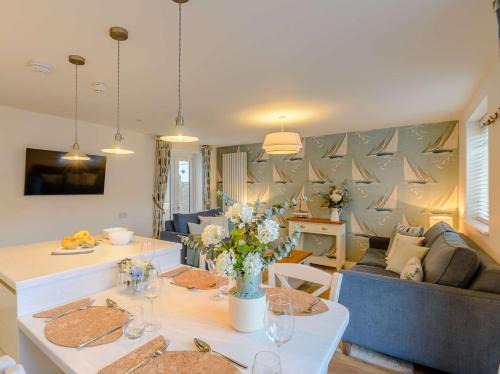 Hythe House | Pet-Friendly Retreat: Cozy 1 Bed in Hythe Awaits You