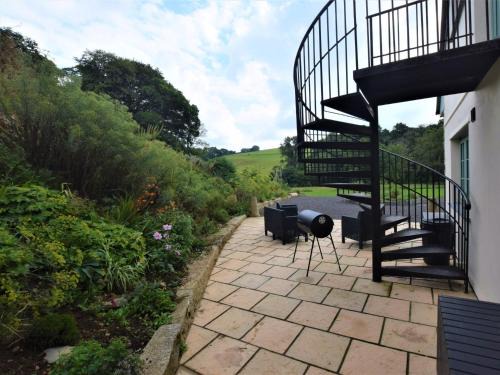 Lewannick Apartment | Cozy 1 Bed Retreat in Launceston - Ideal for Families & Pets