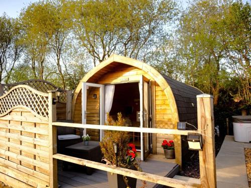 Penybont House | Comfortable 1 Bed Retreat in Llandrindod Wells with Hot Tub