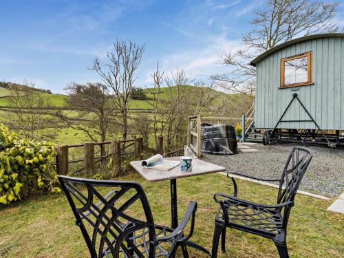 Llanidloes House | Comfortable 1 Bed in Llanidloes for Family Stays