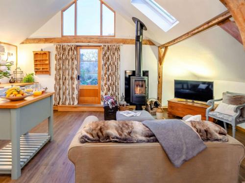 Loxwood House | Cozy 1 Bed Retreat in Loxwood for Your Family Getaway