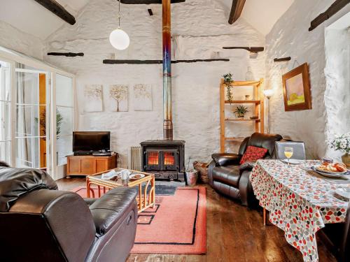 Machynlleth House | Cozy 1 Bed in Machynlleth – Pet and Child Friendly Stay
