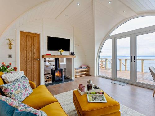 Cromarty Firth House | 1 Bed in Nigg 96065