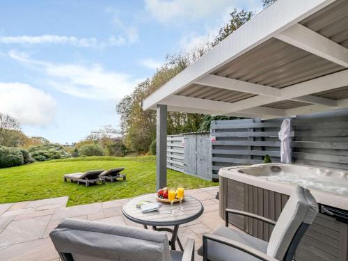 Sandyhills House | Explore 1 Bed in Sandyhills - Pet Friendly & Hot Tub Access