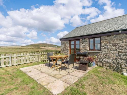 Penzance House | Charming 1 Bed in Sennen with Pet-Friendly Amenities