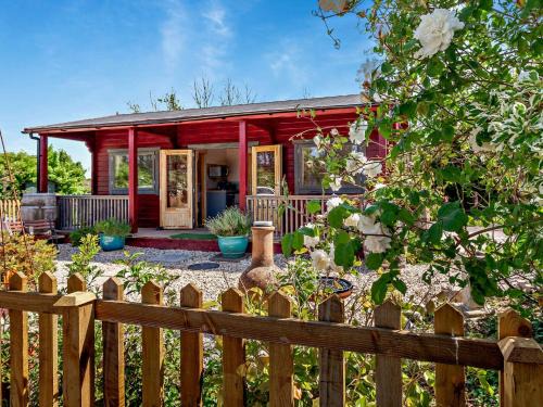 Claverham House | Cozy 1 Bed Stay in Weston-Super-Mare - Pet Friendly Retreat