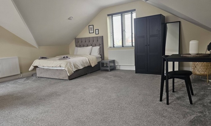 Newport Apartment | Cozy 1-Bed Loft in Newport with Breakfast Included