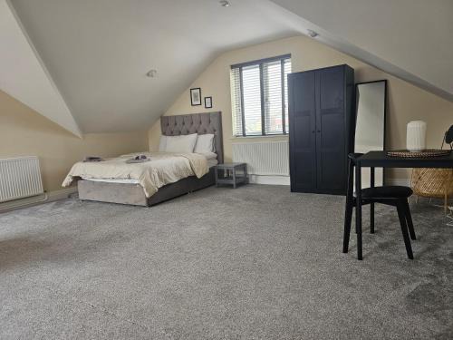 Newport Apartment | Cozy 1-Bed Loft in Newport: Perfect for Families