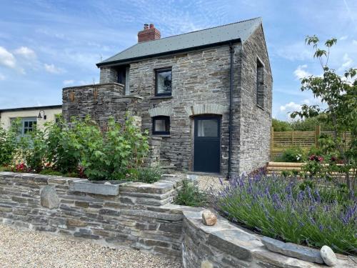 Cilgerran House | Cozy 1-Bed Property in Cardigan - Pet & Child Friendly