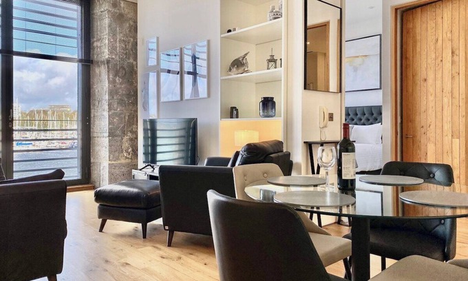 Plymouth Apartment | Modern Comfort at Pureserviced 13 Brewhouse - Rated 9.2/10