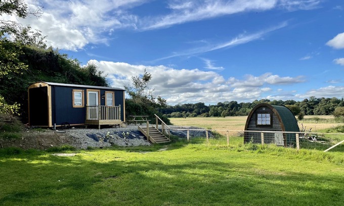 Omagh Cabin | Cozy Shepherds Hut Near Gortin Omagh with Kitchen Amenities