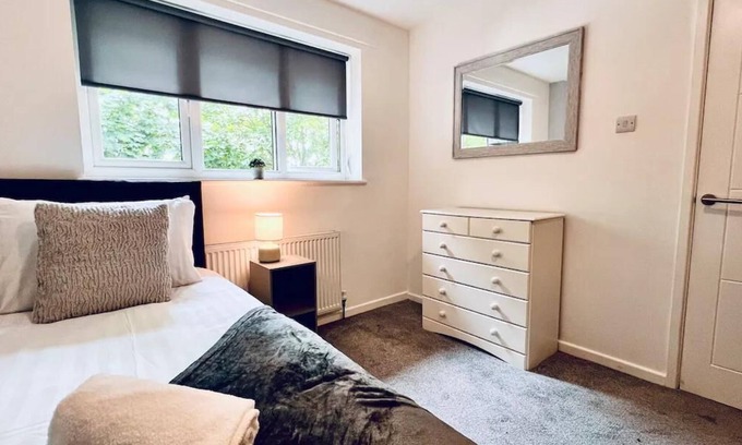 Liverpool House | Stylish Townhouse with Free Parking and Pet-Friendly Perks