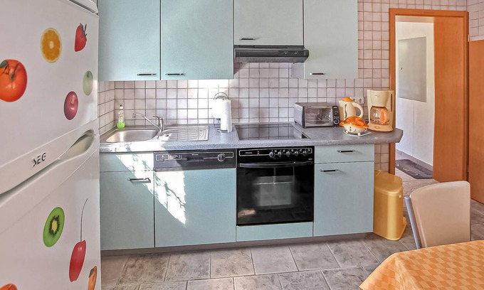 Furstensee Apartment | Cozy 1 Bedroom Retreat in Neustrelitz with Lake View