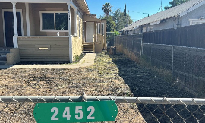 Eastside House | Cozy 1 Bedroom Haven Near UCR with Breakfast Included